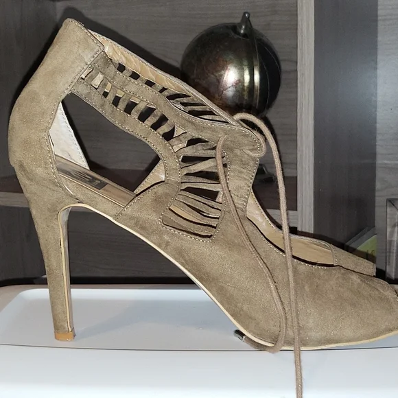 13M Dolce Vita Dark Tan Lace up suede open toe heel - Picture 6 of 12